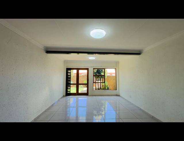 2 BEDROOM PROPERTY TO RENT IN BRENTWOOD PARK